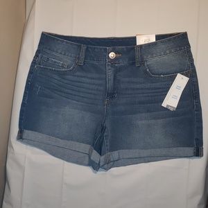 SHORTS 10 TIME AND TRU NWT